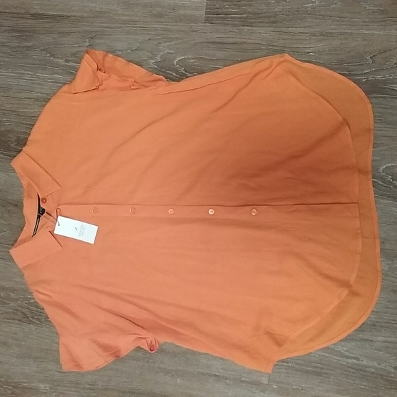 Denver Hayes Tops - (XL) NWT Denver Hayes 100% Viscose Ruffle Shoulder Light Orange Blouse Colorful